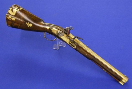 Voy a colocar unas fotos de un arma larga alemana de llave de mecha del siglo XVI. 160