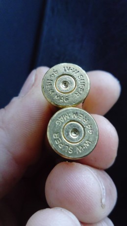 Tengo un compañero q esta empezando con la recarga y ha tenido problemas de expulsión. Esta usando Hornady 50