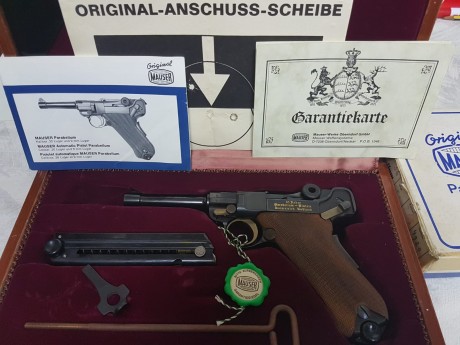 Luger Mauser ,nueva a estrenar ,conmemorativa,grabados en Oro,calibre 9 Para,incluye dos cargadores,estuche 02