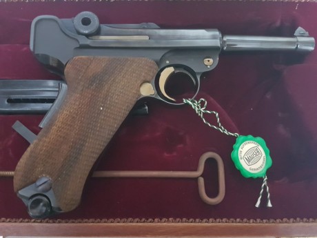 Luger Mauser ,nueva a estrenar ,conmemorativa,grabados en Oro,calibre 9 Para,incluye dos cargadores,estuche 00