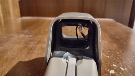 buenos dias amigos

he sufrido un golpe en el visor del Eotech 552 y  se me ha rajado y me gustaria repararlo 01