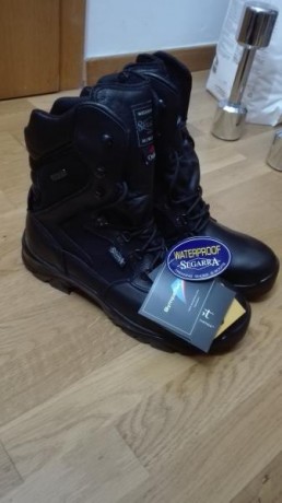 Hola pues vendo botas de caza o para senderismo de la marca SEGARRA de la talla 45 dispongo de 1 par lo 01