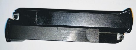 Vendo  dos cargadores  para la carabina  Anschutz 520  del calibre 22 Lr:

-  no valen para la 525  porque 10