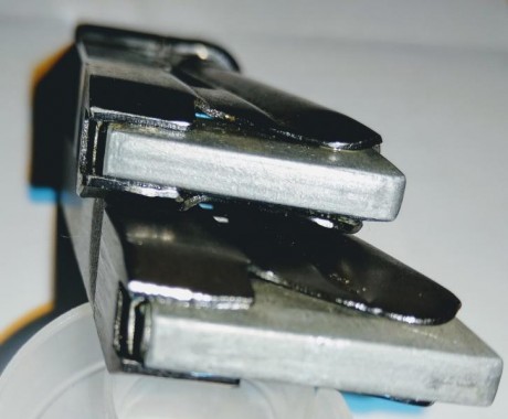 Vendo  dos cargadores  para la carabina  Anschutz 520  del calibre 22 Lr:

-  no valen para la 525  porque 20