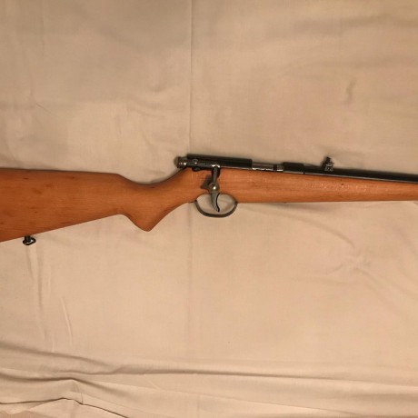 Compañero del club me ha pedido que le ponga a la venta una carabina monotiro fabricada en Oviedo. Miras 00