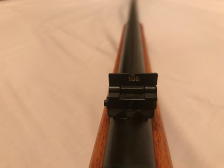Compañero del club me ha pedido que le ponga a la venta una carabina monotiro fabricada en Oviedo. Miras 10