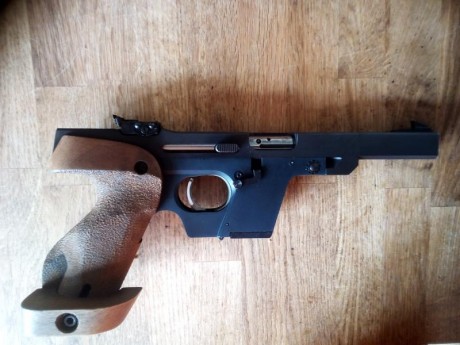 Hola amigos foreros,

Os ofrezco una bonita Walther GSP como nueva. Maletín original, los 2 cargadores, 00
