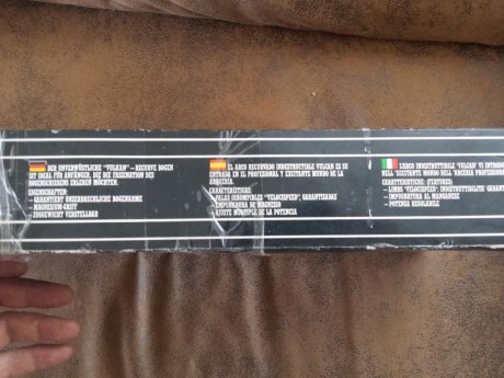 Empuñadura de magnesio, palas compuestas de carbono, regulable en potencia...63" de largo, 29" 12