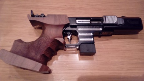 Pues eso un compañero club me ha pedido que le ponga en este foro una pistola Pardini del 32 electrónica 00