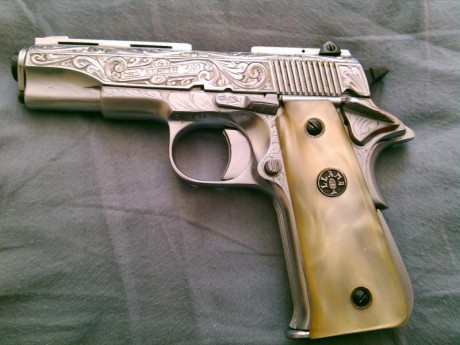Pues eso, se pone a la venta esta Llama III niquelada y grabada de fabrica con detalles de baño de oro, 11