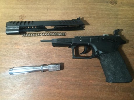 Hola compañeros!
Voy a cambiar de modalidad y prefiero venderla antes de que acumule polvo en casa.
Pistola 02