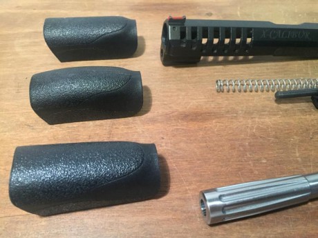 Hola compañeros!
Voy a cambiar de modalidad y prefiero venderla antes de que acumule polvo en casa.
Pistola 01