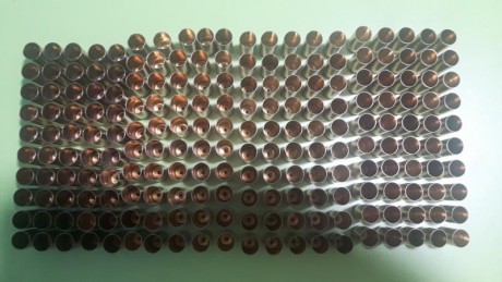 Vendo 200 vainas del 40, desenpistonadas y limpias
( no recalibradas )20 euros  más portes.
 Están en 00