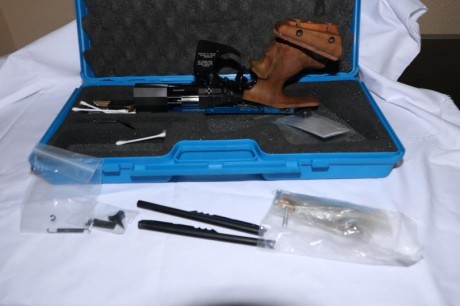 Vendo pistola Match Guns MG2E, calibre 22 para competir a 25 m, en perfecto estado de conservación como 01