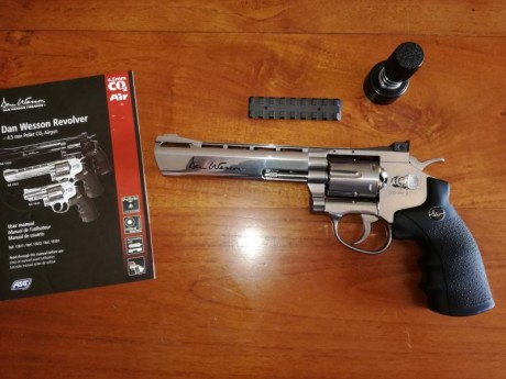 Vendo dos pistolas de aire comprimido,una es la hatsan modelo 25 supercharges vortex,no es de muelle es 02
