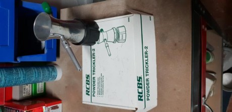 Vendo Graneador de pólvora RCBS Powder Trickler-2 nuevo ya que no le doy uso y la verdad es que para estar 00