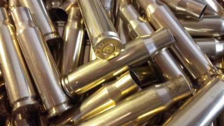 Hola.
Vendo un lote compuesto por 156 vainas Sellier & Bellot de un solo tiro de cerrojo, calibre 01