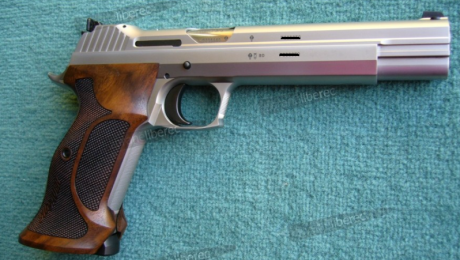Vendo Sig Sauer P210 supertarget con 1 año de uso, el arma esta impecable , solo usada en tiro de precisión. 00