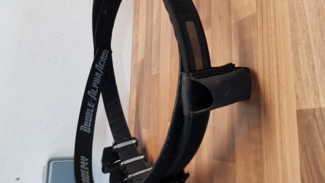 Hola Vendo un pack con una STI Edge del 40 con 6 cargadores.

Ademas incluyo:
-Un cinturón de doble alfa 12