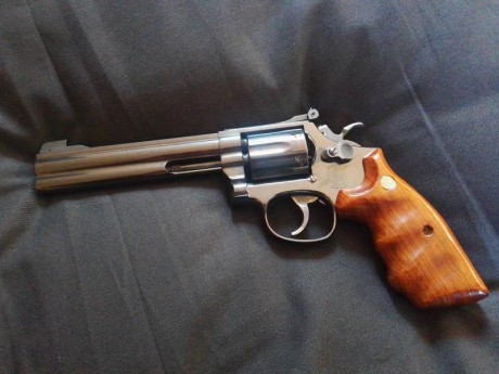 Buenas, en venta Revolver Smith & Wesson k 14 en seis pulgados, calibre 38 spl. Esta inpecable,  se 02