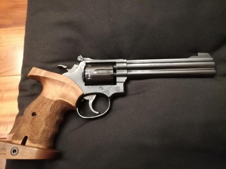 Buenas, en venta Revolver Smith & Wesson k 14 en seis pulgados, calibre 38 spl. Esta inpecable,  se 00