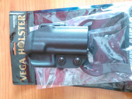 Funda Vega Holster VKO HKP30, sin estrenar, 27 euros. Se puede ver en campo tiro pamplona 00