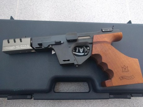 VENDIDA

La pistola está en muy buen estado y funciona perfectamente (hay manchas negras en una foto que 00