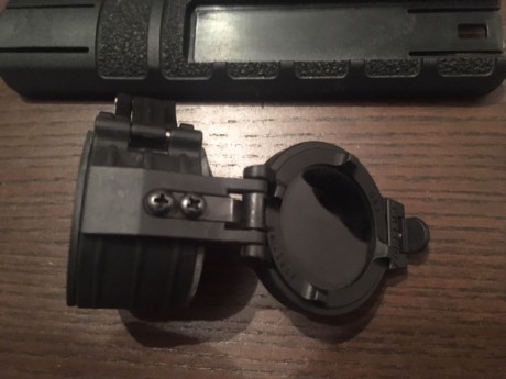 Usada en buen estado
se vende lo que se ve en las fotos
linterna con filtro IR montura arms pulsador sin 10