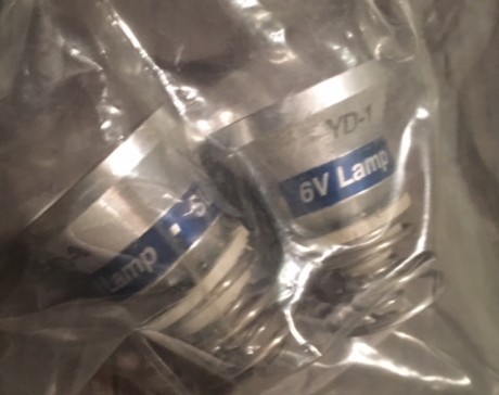 USADA
LO QUE SE VE EN LAS FOTOS
LINTERNA SOPORTE DE FILTRO SIN FILTRO
LUZ LED
DOS BOMBILLAS XENON REPUESTO 11