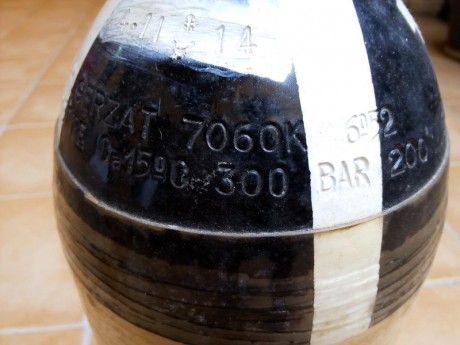 Se vende botella de aire comprimido 6 lts. 300 bar
De aluminio con refuerzo de fibra.
La válvula se le 00