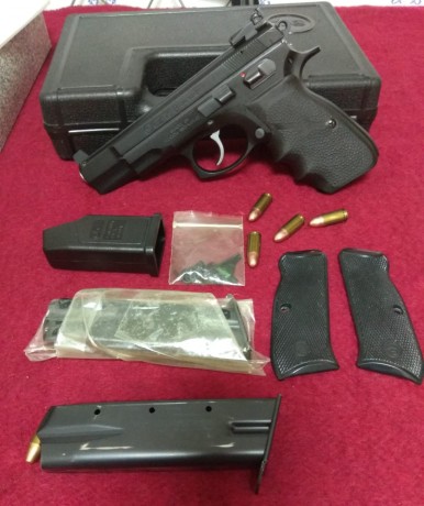 GRAN OPORTUNIDAD!! Se vende, por poco uso, pistola Ceska CZ 75B de 9mm mas kit en calibre 22 Ceska 75 11