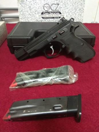GRAN OPORTUNIDAD!! Se vende, por poco uso, pistola Ceska CZ 75B de 9mm mas kit en calibre 22 Ceska 75 21