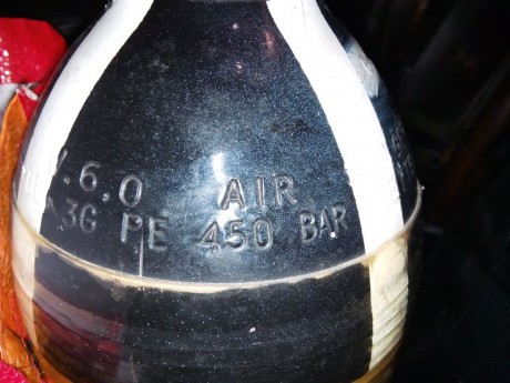 Se vende botella de aire comprimido 6 lts. 300 bar
De aluminio con refuerzo de fibra.
La válvula se le 131