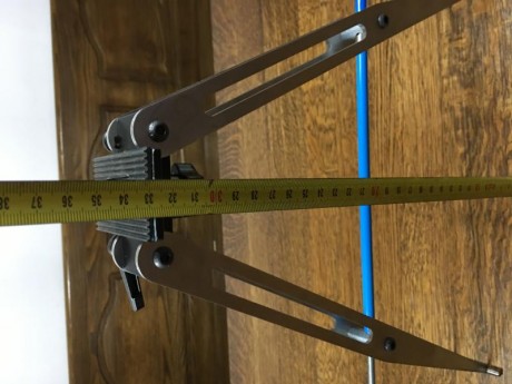 Vendo bipode adaptable a carril UIT o rosca directa, peso 890 gramos 
Precio 70€+portes si los hay 111