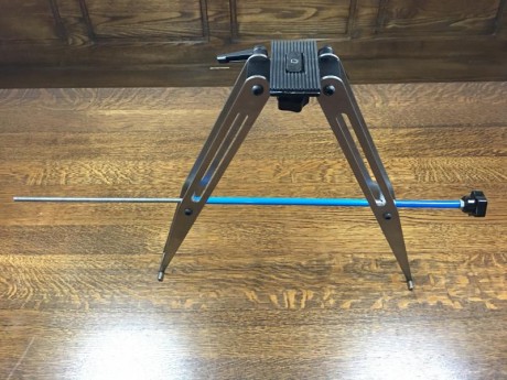 Vendo bipode adaptable a carril UIT o rosca directa, peso 890 gramos 
Precio 70€+portes si los hay 110