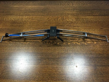 Vendo bipode adaptable a carril UIT o rosca directa, peso 890 gramos 
Precio 70€+portes si los hay 130