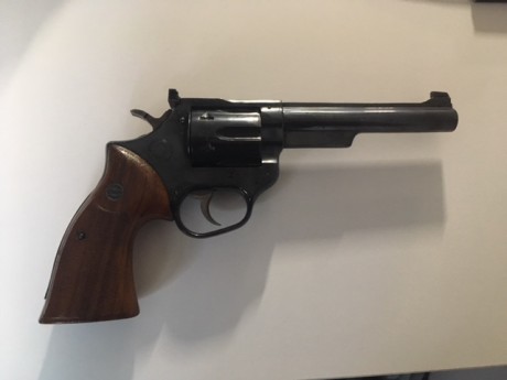 Pues eso, para hacer sitio en el armero y por que no lo empleo prácticamente nunca, vendo revolver Astra 01