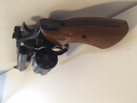 Pues eso, para hacer sitio en el armero y por que no lo empleo prácticamente nunca, vendo revolver Astra 00