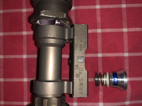 Hola, vendo linterna SUREFIRE con montura ARMS, le cambié la bombilla por LED.
Precio 70 euros 02