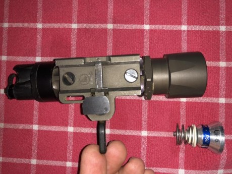 Hola, vendo linterna SUREFIRE con montura ARMS, le cambié la bombilla por LED.
Precio 70 euros 12
