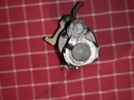 Hola, vendo linterna SUREFIRE con montura ARMS, le cambié la bombilla por LED.
Precio 70 euros 10