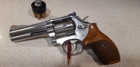 Por no usarlo y estar permanentemente en el armero vendo Revólver S&W 686-4 (según los expertos la 10