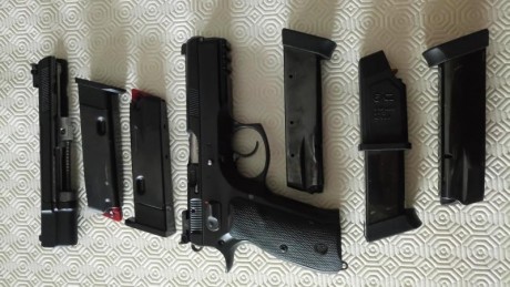 Vendo mi cz 75 sp 01 con sus tres cargadores y su caja y manuales originales más carro del 22 también 02