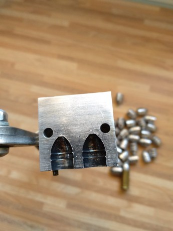 Vendo turquesa francesa marca RAPINE 451210, en perfecto estado ,40€ Toledo-Madrid
para revólveres de 01