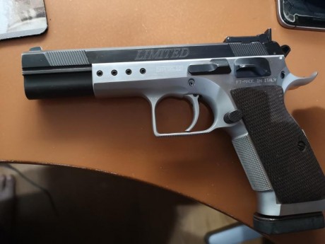 hola cambio tanfoglio limited 9mm por pistola con carro del 22 escucho ofertas con 2 cargadores y maletin 31