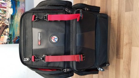 Hola Vendo un pack con una STI Edge del 40 con 6 cargadores.

Ademas incluyo:
-Un cinturón de doble alfa 22