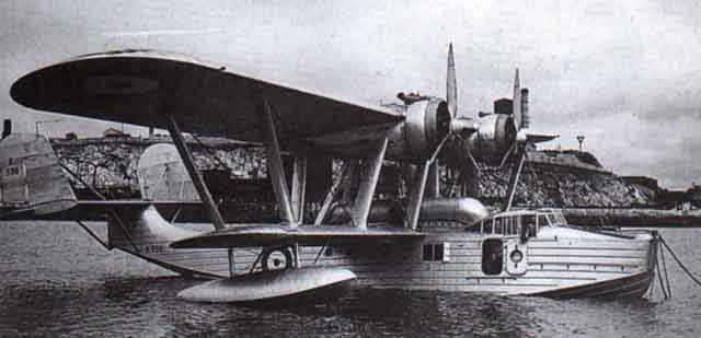 Sé que al principio de la II Guerra Mundial, habían en servicio algunos aviones biplanos (Gloster Gladiator, 50