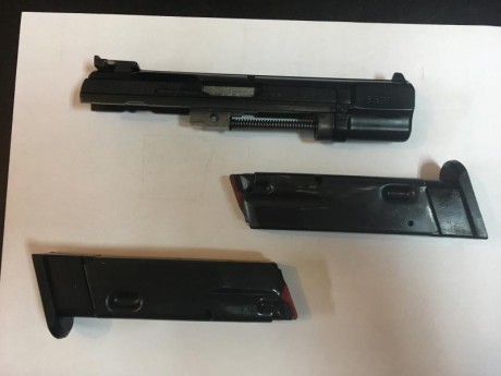 Vendo  carro del 22 para CZ 75B. Con dos cargadores. Por mi parte prácticamente sin uso, por parte del 01