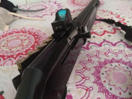 Se vende escopeta semiautomática Fabarm customizada, tiene rail weaver, dispongo de la culata original 10