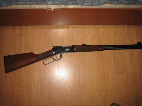 Hola.  Estado impecable, con miras de tritio regulables en altura y deriva, mas las originales. Regalo 02